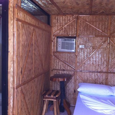 Bamboo House Beach alojamiento&restaurante Puerto Galera Exterior foto